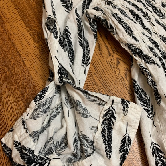 Kismet, SMALL, black and white, feathers - Picture 2 of 4